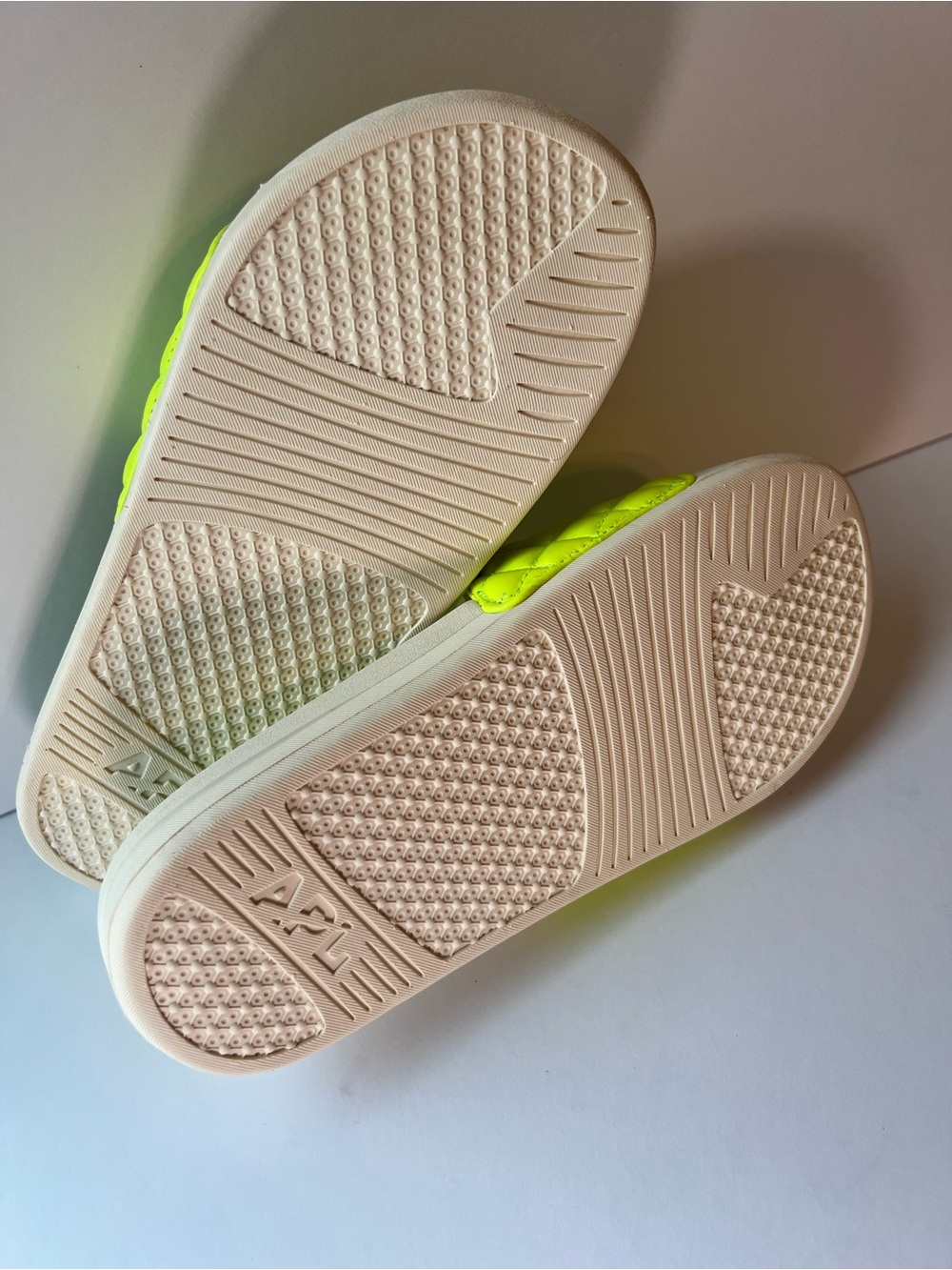 APL - Women's Lusso Slide - Picture 5 of 6